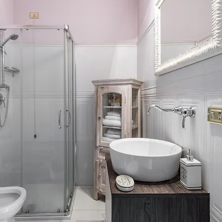 Casa Felicita - Chinatown Garibaldi Fs - By Host4u Appartement *