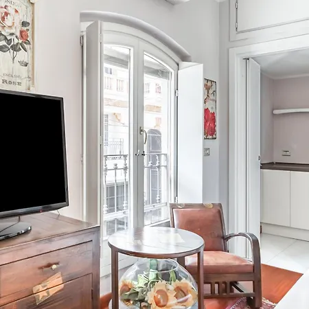 Casa Felicita - Chinatown Garibaldi Fs - By Host4u Appartement